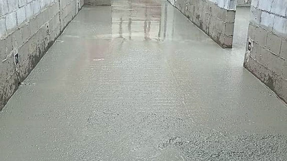 Piso polido com bambolê em galpão